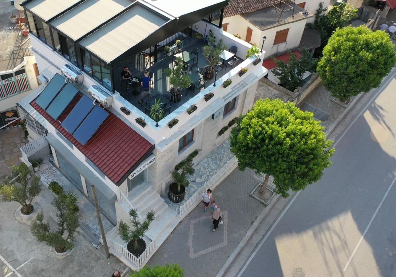 Vila Franko 培拉特 外观 照片