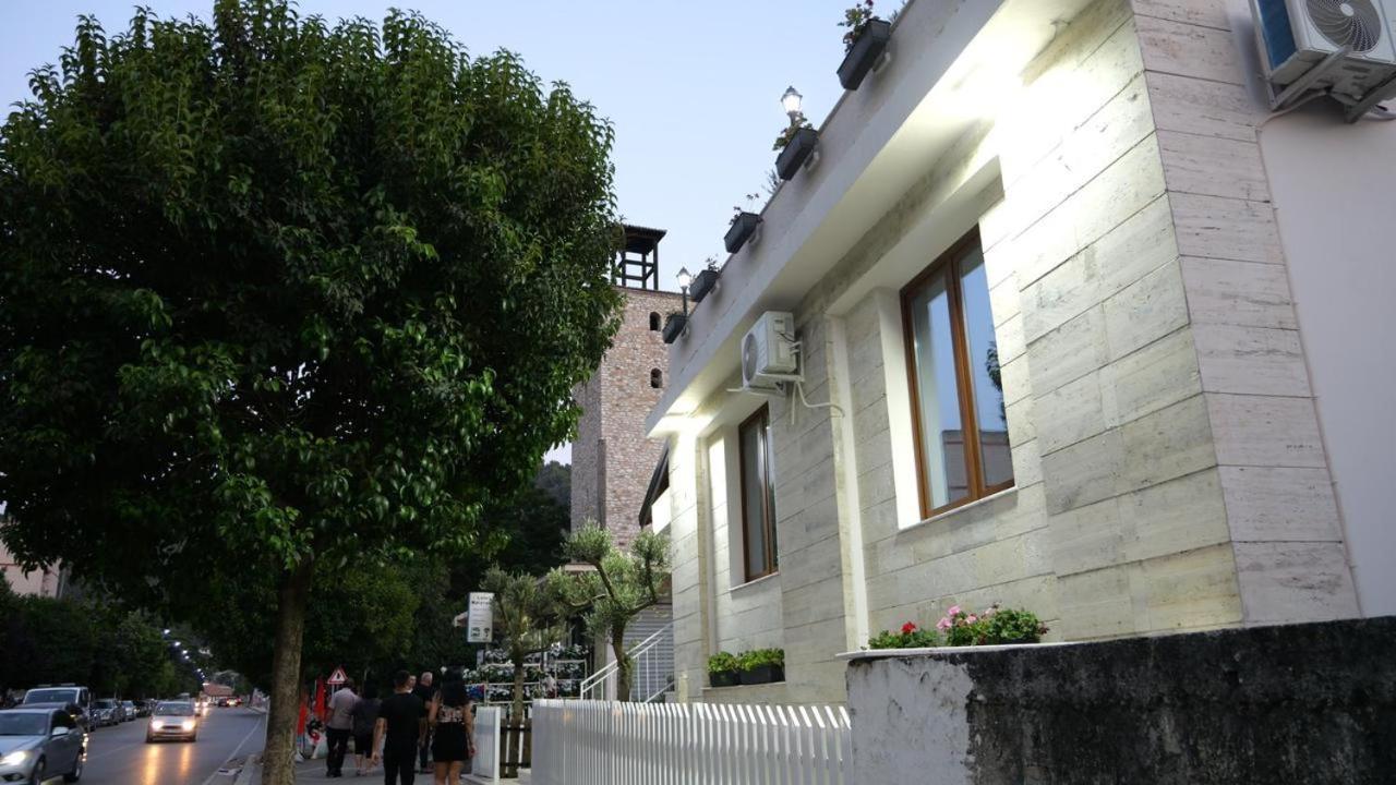 Vila Franko 培拉特 外观 照片